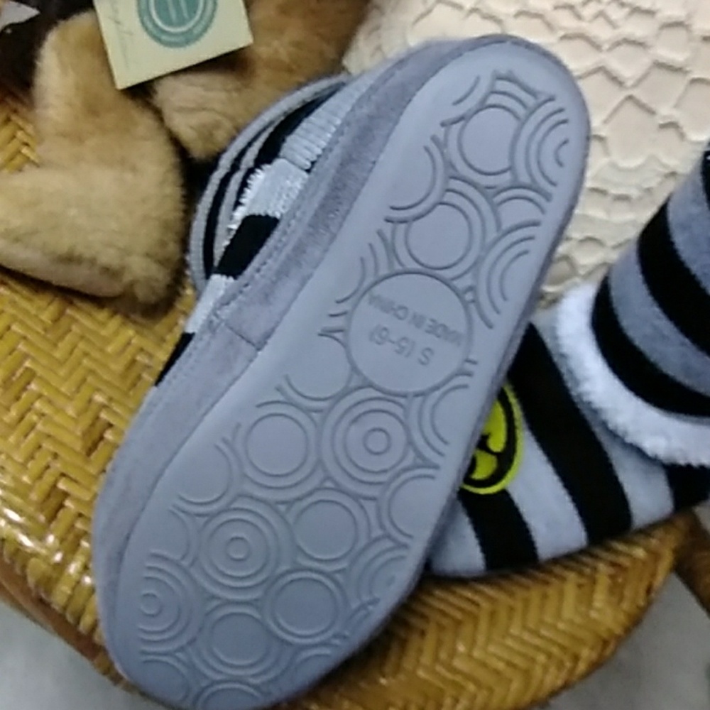 Iowa Hawkeyes Slippers - Picture 3 of 4
